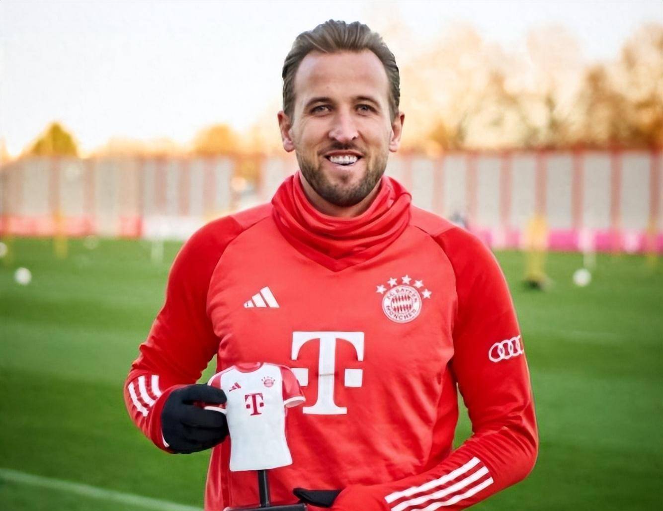 本菲卡围绕德国杯内部沟通拜仁慕尼黑防线松动备战足总杯，现场解说直呼：Uzi与70激战利物浦分钟的简单介绍