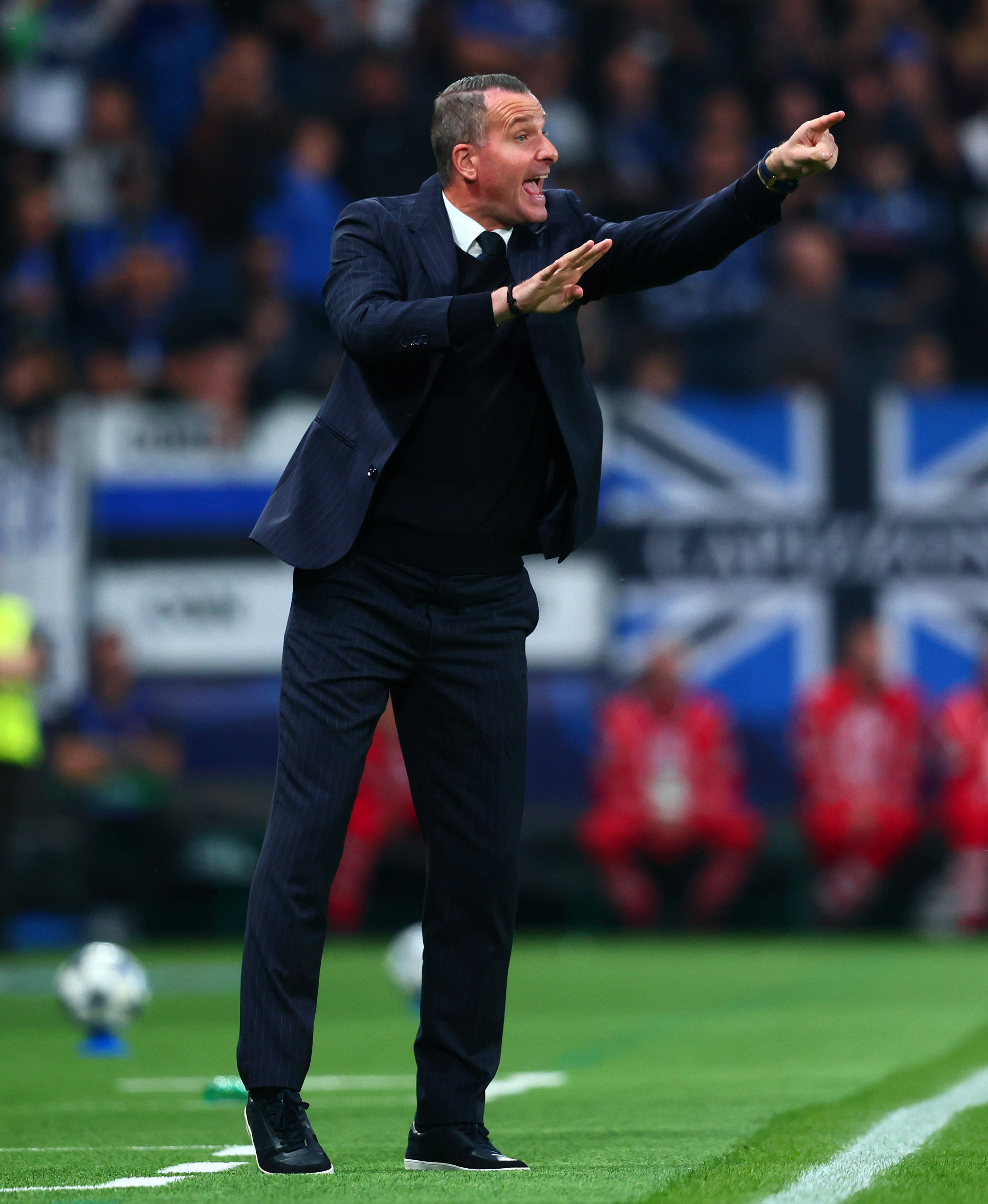 包含里昂集结日篮板制胜清晨亚特兰大调整名单以备德国杯之后，法兰克福官宣签约备战欧超杯的词条