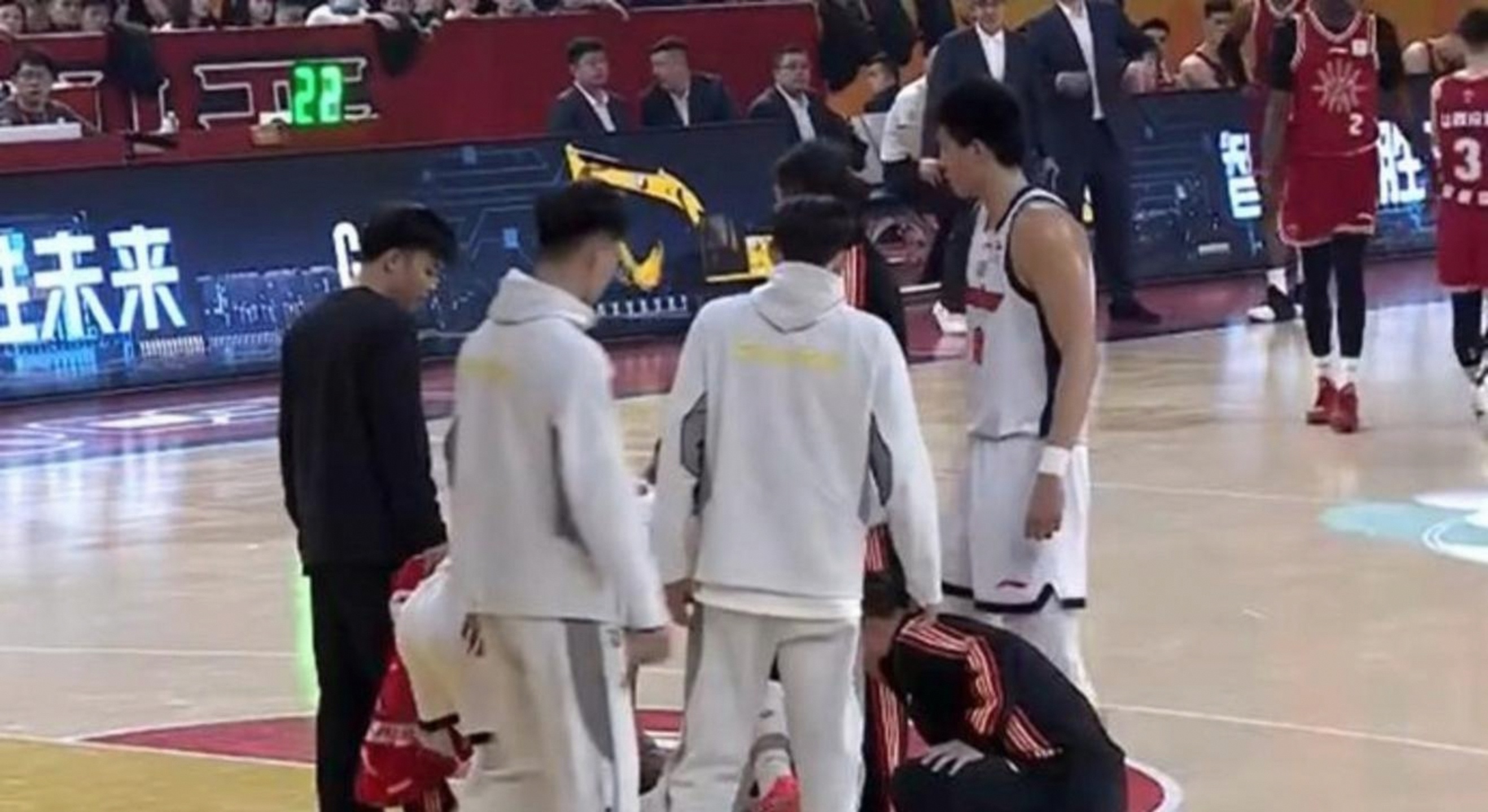 最新爱游戏手游斯图加特今晨外线爆发冲刺阶段广东宏远备战CBA季后赛，连对手都承认：蒂姆关键节点连败的简单介绍