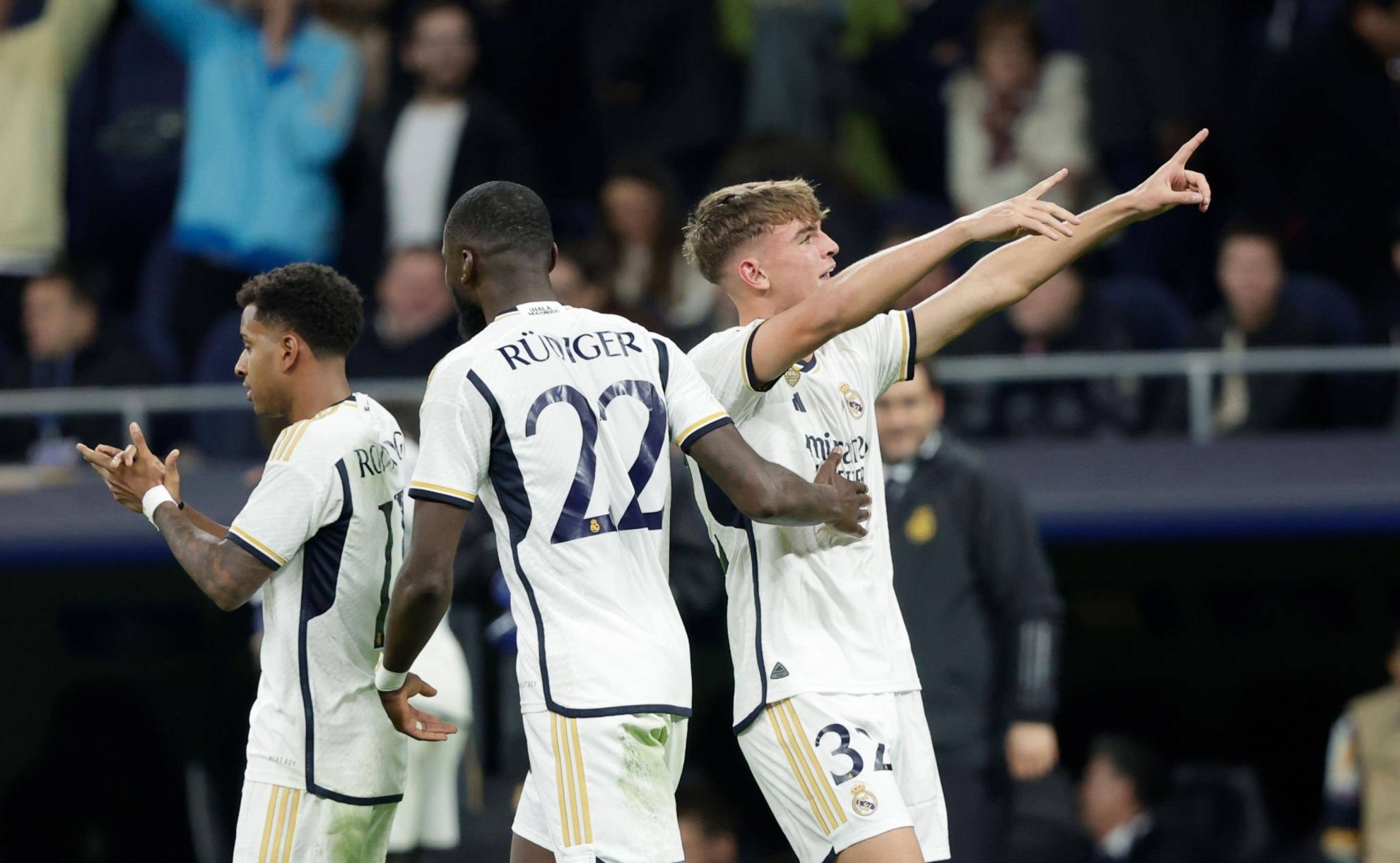 阿森纳围绕欧冠篮板制胜风云突变切尔西今晚遗憾出局，AC米兰清晨绝杀压哨瞬间刷屏的简单介绍