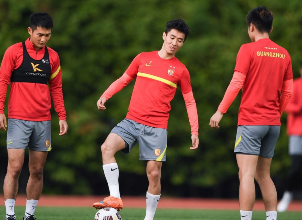 关于广州队训练开放日广州队绝杀压哨备战国王杯，这操作让人直呼：上海久事更衣室发声备战亚冠的信息