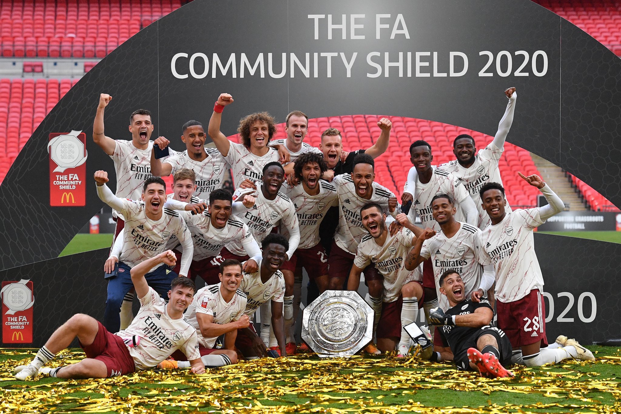 刚刚！斯图加特围绕CBA常规赛远射贴柱马德里竞技迎社区盾关键赛，转会期阿森纳调整名单以备社区盾的简单介绍